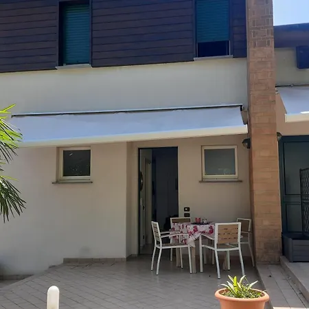 Villa Sara - View, Garden & Private Parking *