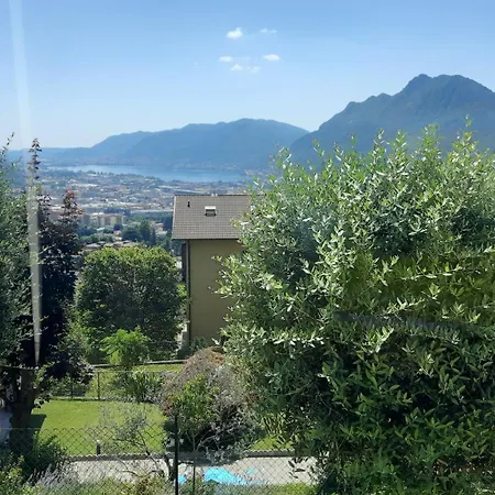 Villa Sara - View, Garden & Private Parking *
